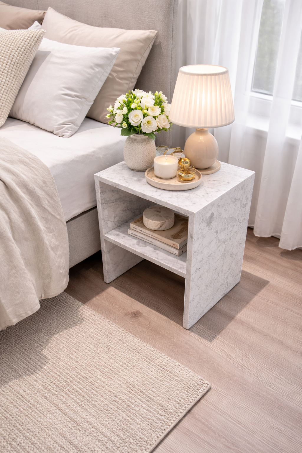Nachtkastjes voor de slaapkamer van Bianco Carrara marmer
